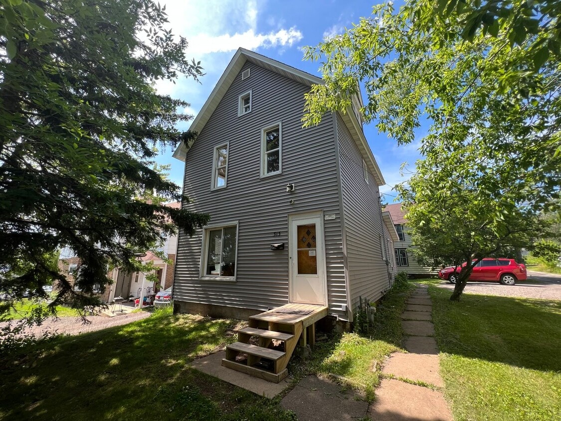 Primary Photo - 4 Bedroom 2 Bath - Single Family Home