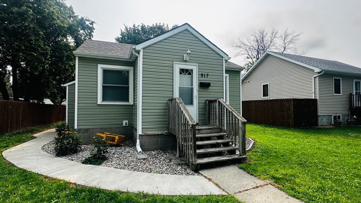 Primary Photo - 2 bedroom 1 bath house
