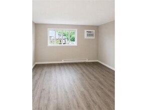 Building Photo - 800 Hackberry Dr