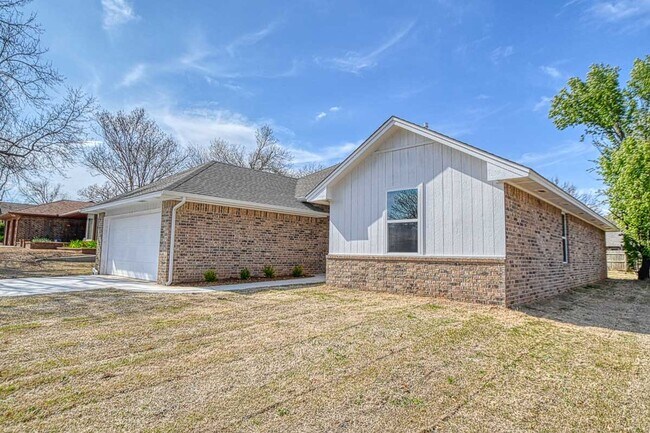 Building Photo - Brand New Construction in Hall Park!