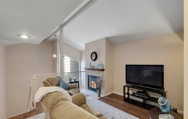 Large cozy loft - 10550 Knott Ave