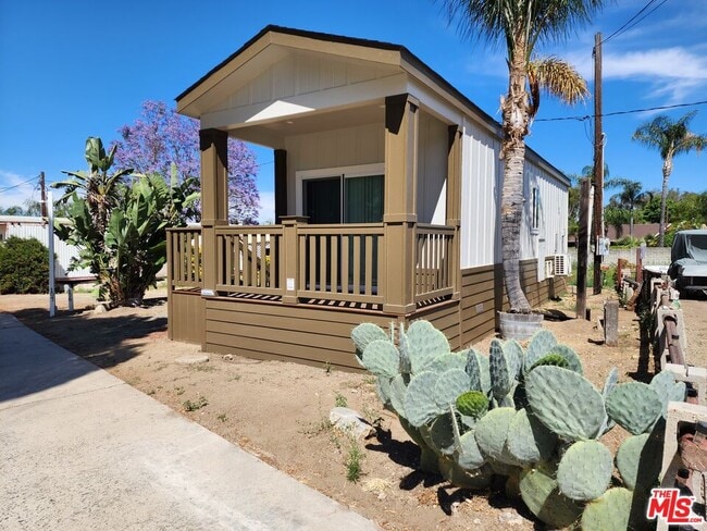 Foto del edificio - 17650 Grand Ave