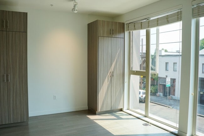 Building Photo - Sellwood: Modern Light & Bright Studio Rea...