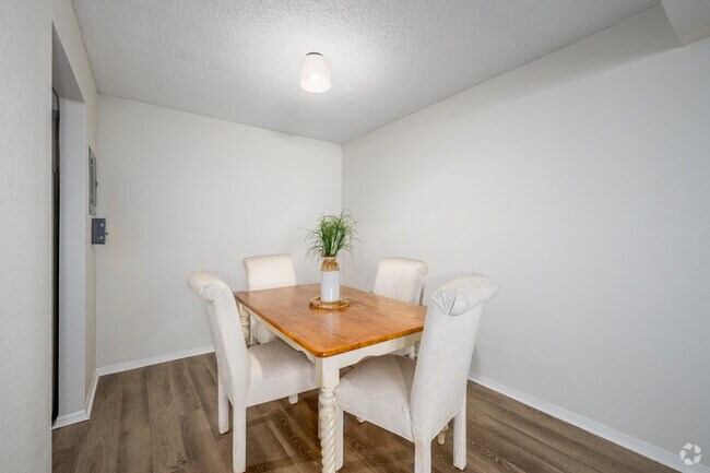 1 dormitorio, 1 baño - 672 pies cuadrados - Comedor - Bristol Pointe Apartments