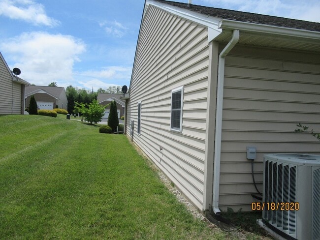 Building Photo - 2 Bedroom 2 Bath Patio Home with 2 car Garage
