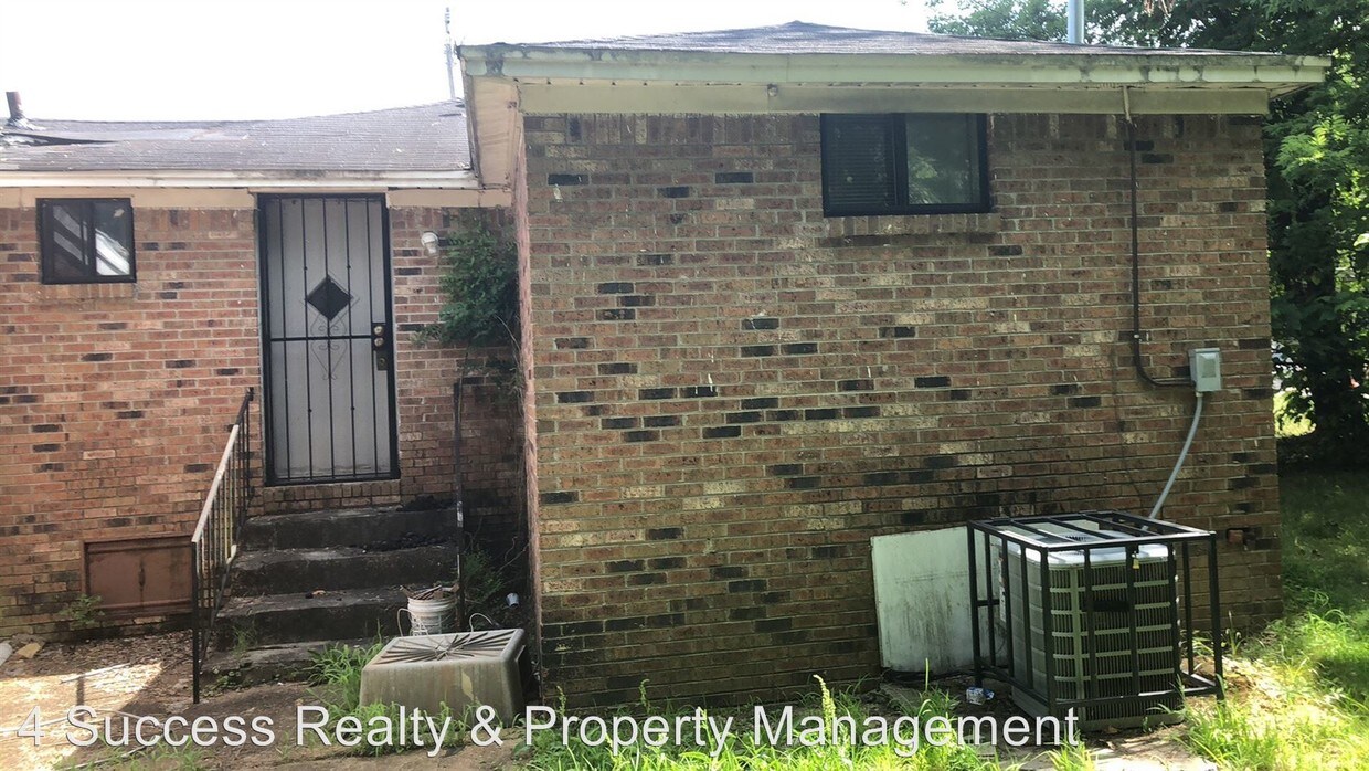 Building Photo - 3 br, 2 bath House - 508 W. Peebles Rd.