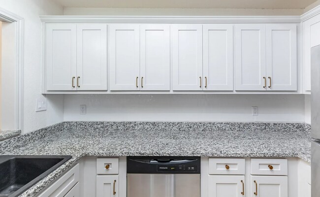 Foto del edificio - 12680 Hillcrest Rd