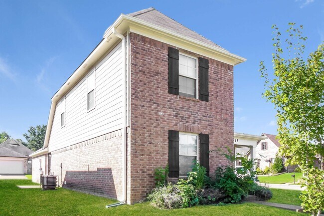 Building Photo - 7395 Brentlawn Dr