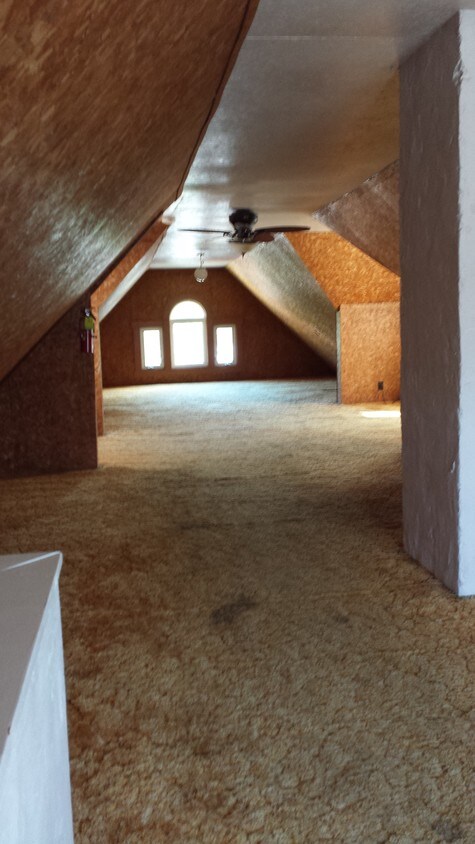 Attic Rec Room - 906 Vine St