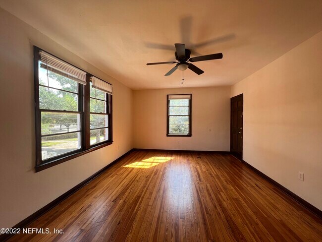 Foto del edificio - 2575 Myra St