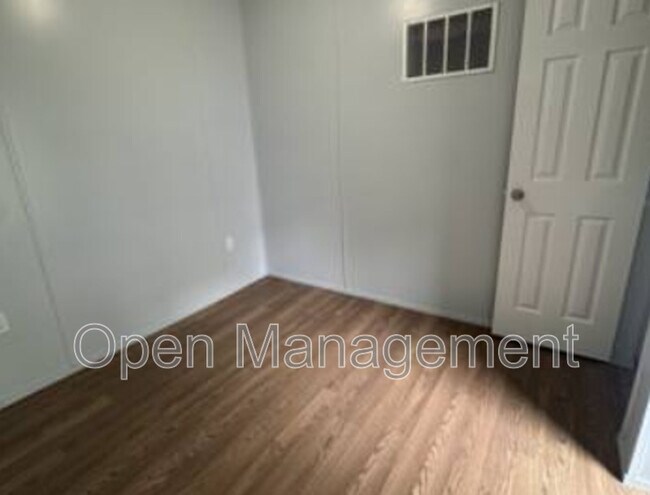 Foto del edificio - 710 N Farm Rd 137