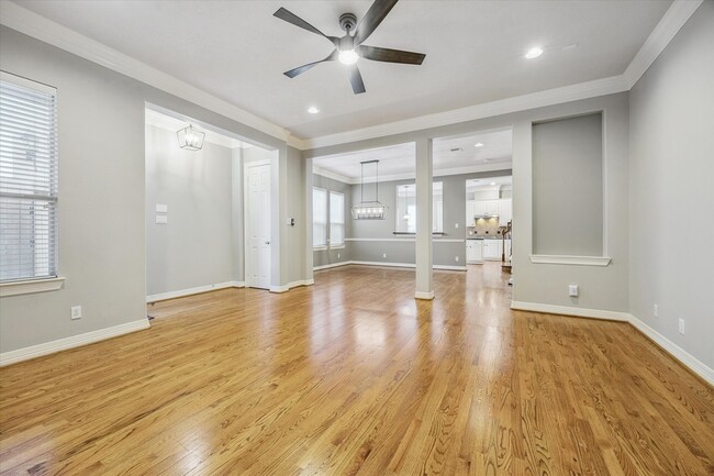 Building Photo - 5337 Elm St