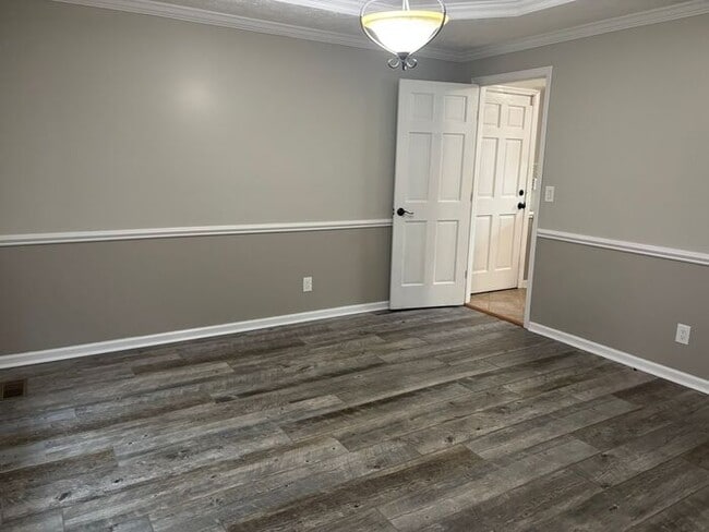 Building Photo - 867 Flintwood Rd