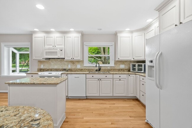 Building Photo - Ben Gunn - Baylake Pines