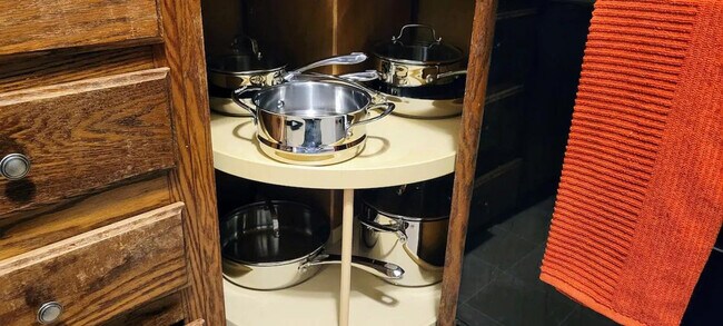 Building Photo - 12 S Mall Arterial