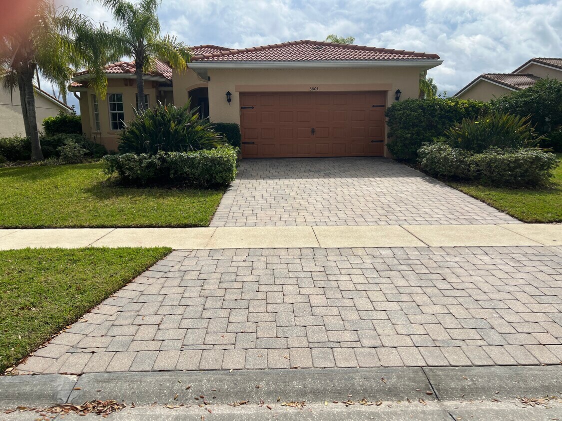 Primary Photo - 3805 Golden Knot Dr