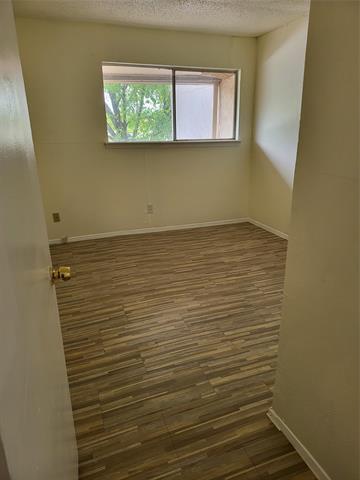 Building Photo - 534 Valley Park Dr