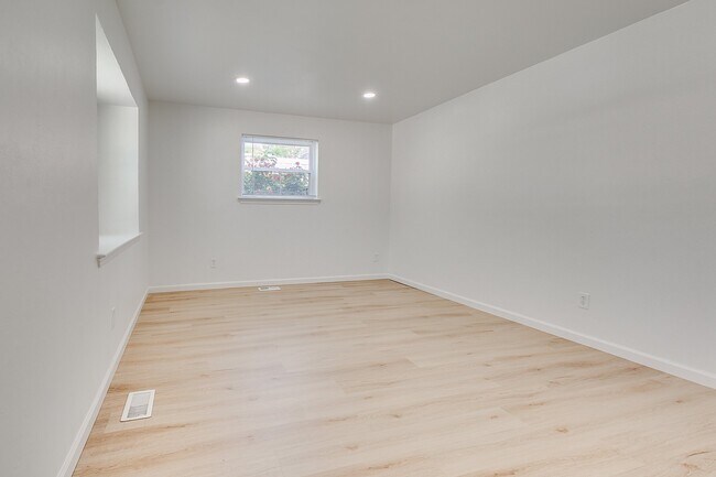 Building Photo - 1430 Westbrooke Terrace
