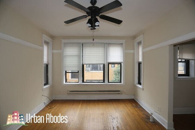 Foto del edificio - 725 W Barry Ave
