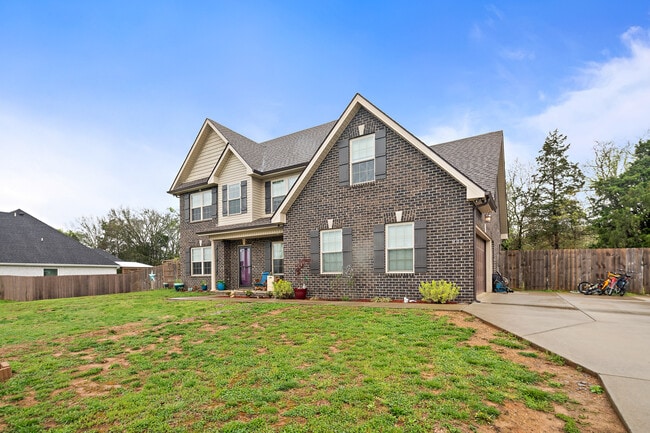 Building Photo - 305 Oleander Ln