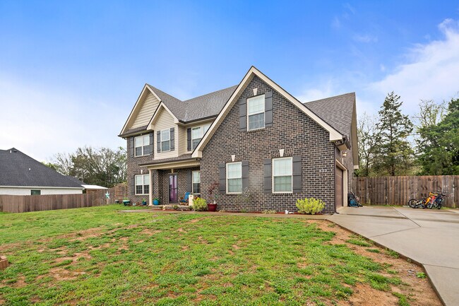 Foto del edificio - 305 Oleander Ln