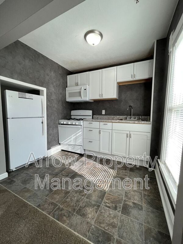 Building Photo - 445 N 25th St