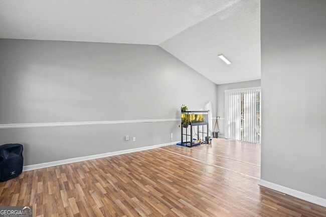 Foto del edificio - 5626 Pine Gate Dr