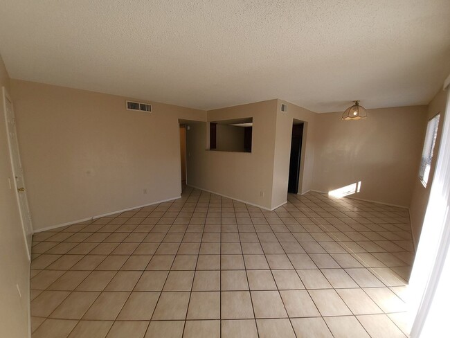 Building Photo - VERY NICE UNIT IN TEMPE!