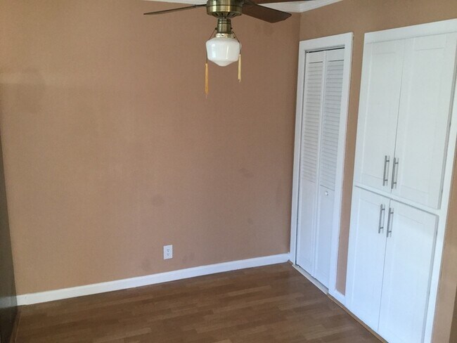 Building Photo - Super cute 1 Bedroom 1 bath Condo Available