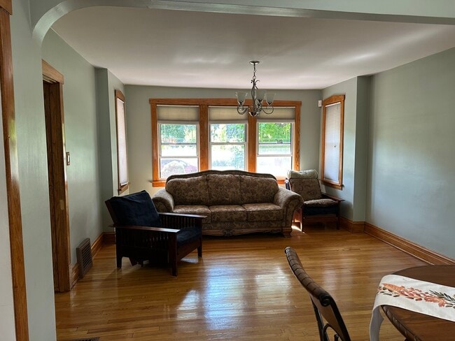 Building Photo - 192 Waubansee Rd