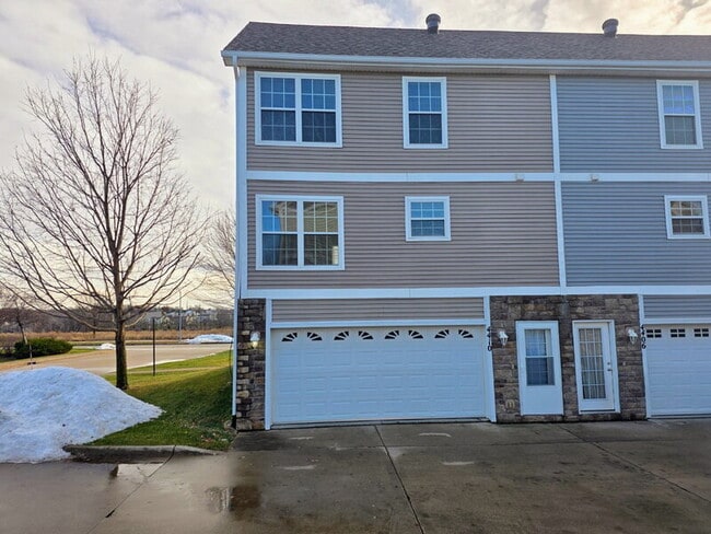 Foto del edificio - 4410 152 Street