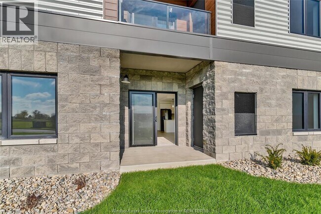 Photo du bâtiment - 2600 Sandwich W Pkwy