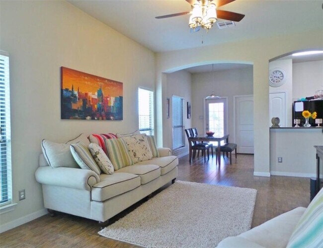 Foto del edificio - 2711 Silver Oak Dr