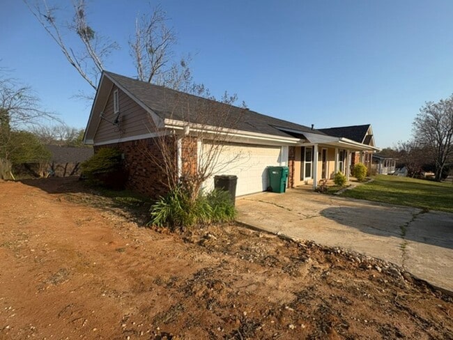 Building Photo - Renovated 4 Bedroom 2 Bath Home for Rent!!