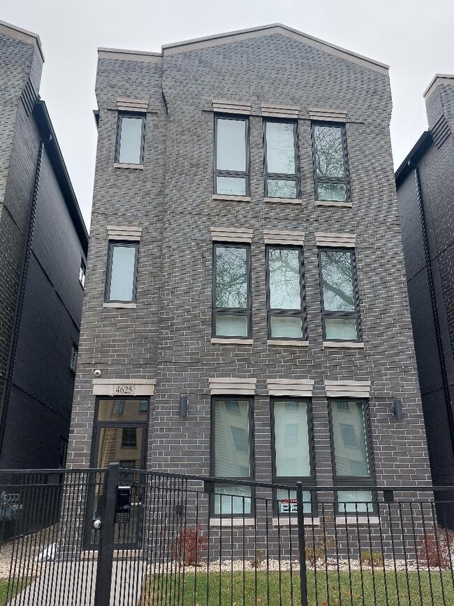 Building Photo - 4625 S Michigan Ave