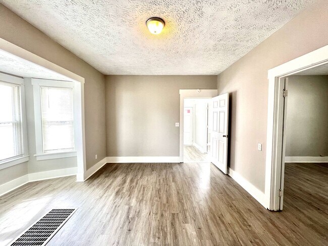 Foto del edificio - Spacious & Stylish 3-Bedroom Home in Fairb...