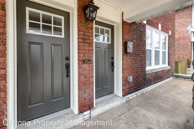 Building Photo - 4 br, 2.5 bath House - 5034 Winona Ave.