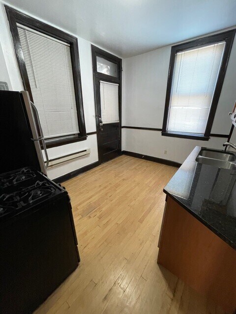 Foto del edificio - 3036 N Ashland Ave