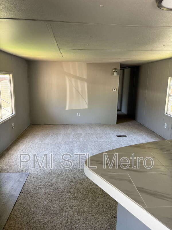 Foto del edificio - 747 Cunningham Ave