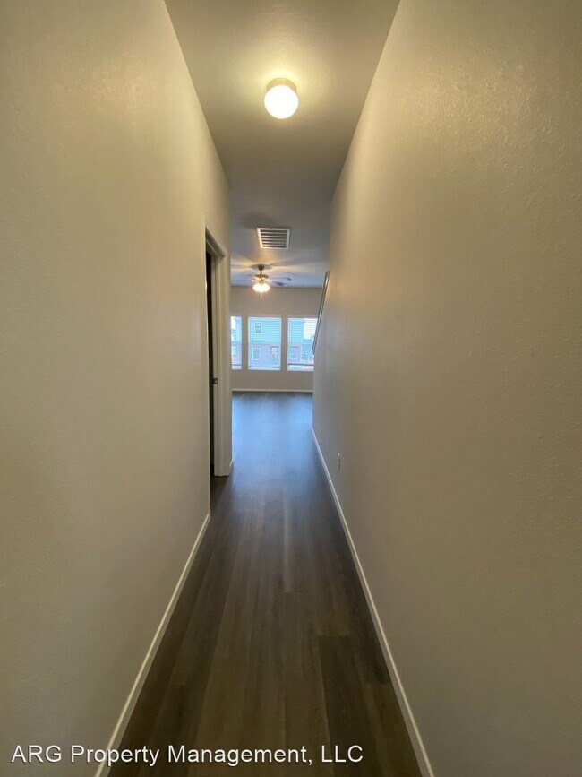 Building Photo - 3 br, 2.5 bath House - 3201 Red Tail Way