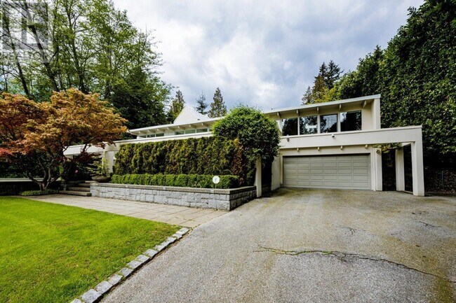 Building Photo - 2965 Rosebery Ave