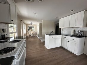 Building Photo - 3 E 13th Ave