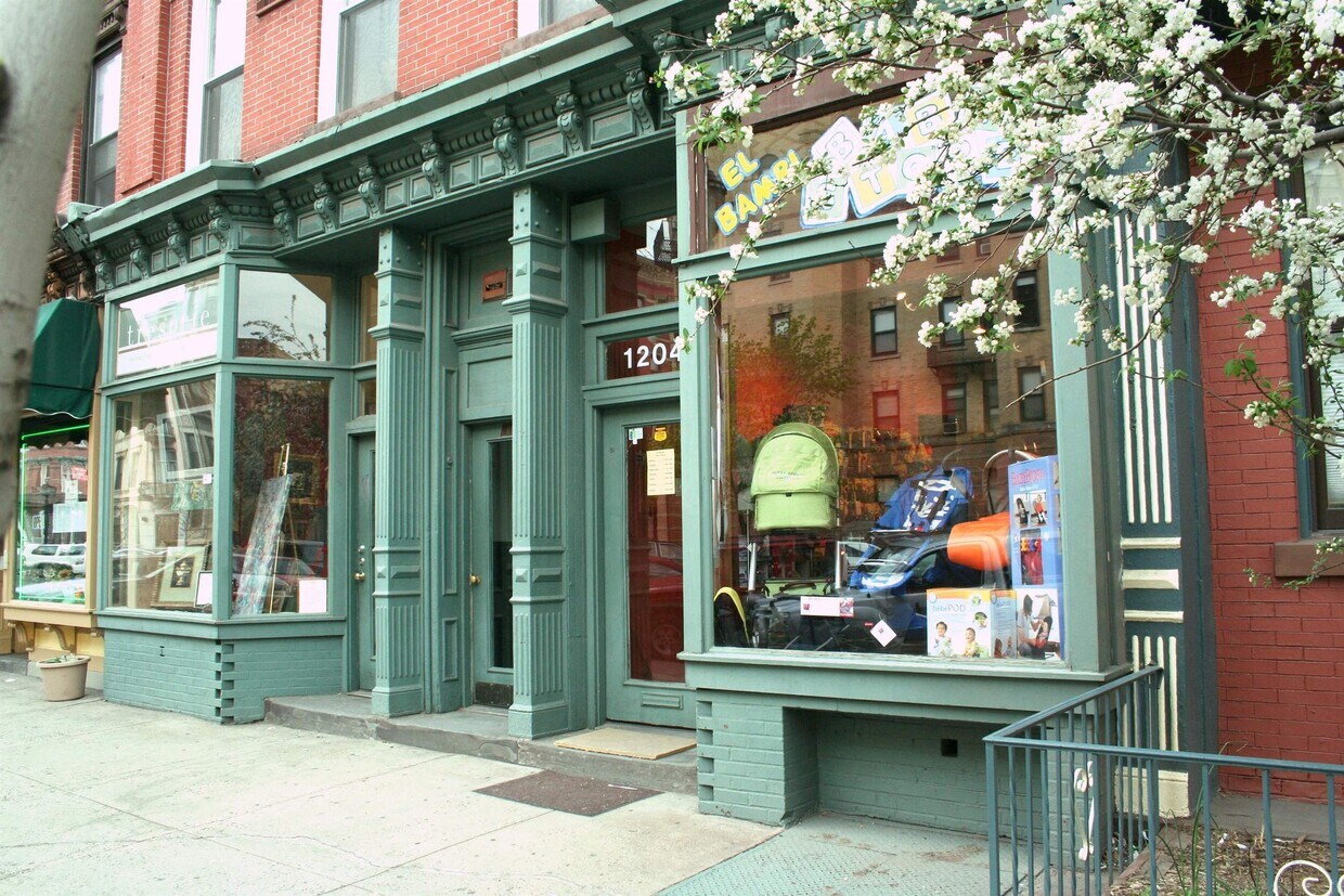 Foto del edificio - 1204 Washington St