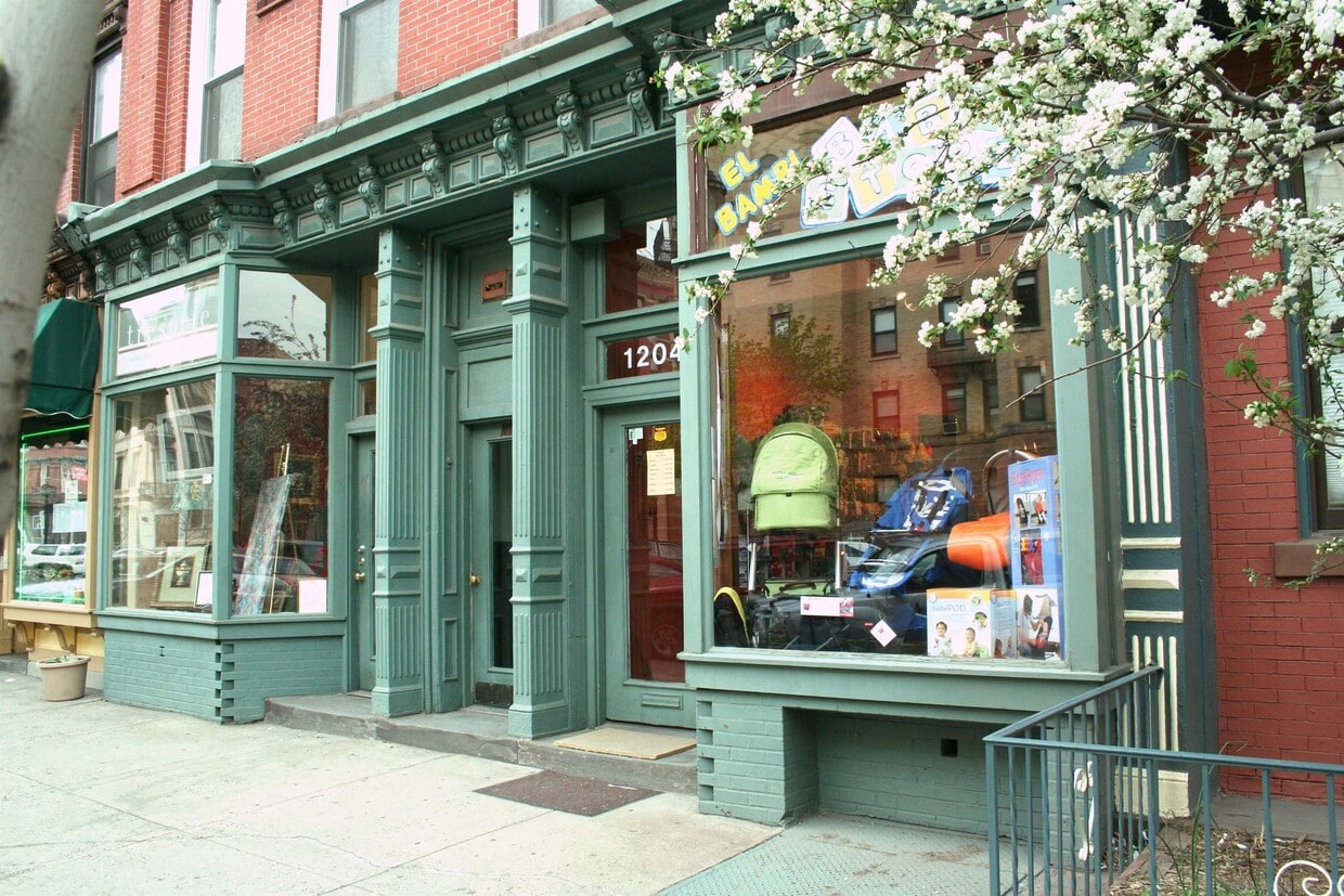 Building Photo - 1204 Washington St