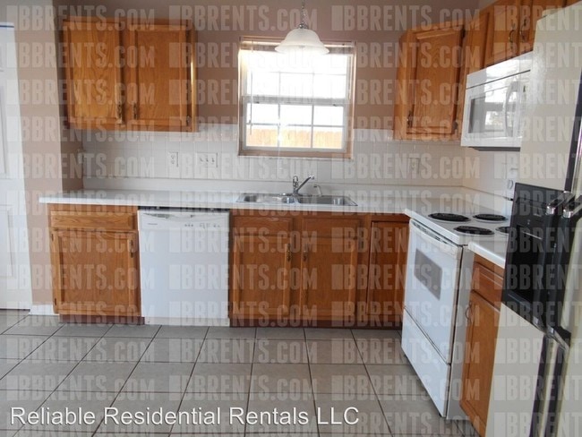 Building Photo - 3 br, 2 bath House - 824 Stanford Court,
