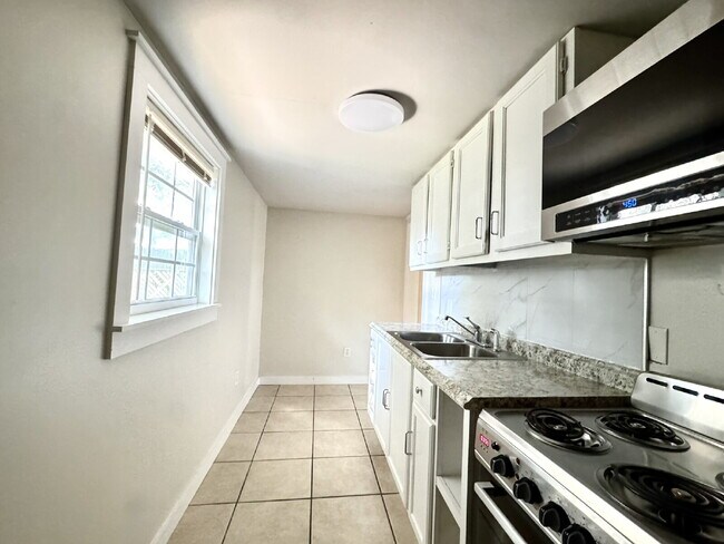 Foto del edificio - "Charming 2 Bed/1 Bath Home in Panama City Beach, FL - Your Perfect Beach Getaway!"