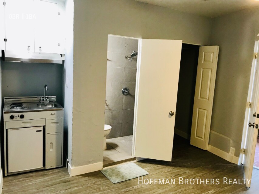 Foto principal - 485 S Roxbury Dr