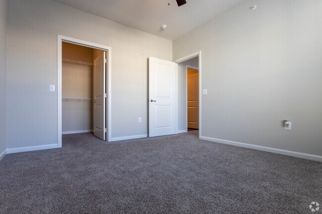 Foto del edificio - Spacious, Smart, & Yours