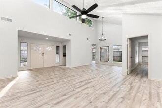 Building Photo - 12800 Briar Forest Dr