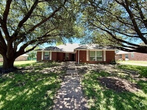 Building Photo - 232 Crescent Dr